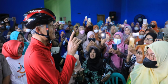 Rayakan Ultah Megawati, Ganjar Salurkan Bantuan Stunting