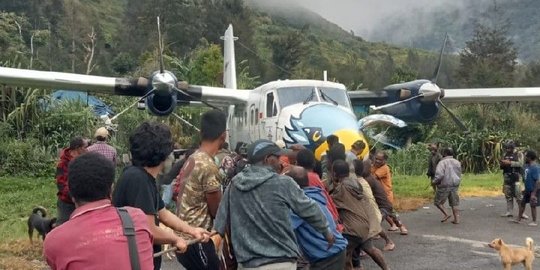 Pesawat SAM Air Tergelincir di Beoga Papua, Penyebabnya Diduga Ban Pecah