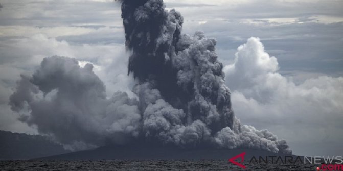 Gunung Anak Krakatau Erupsi, Nelayan di Pantai Anyer Dilarang Mendekat Radius 5 KM