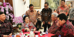 Momen Istimewa Perayaan Ultah Megawati, saat Nyanyi & Duduk Ada Jenderal Intelijen