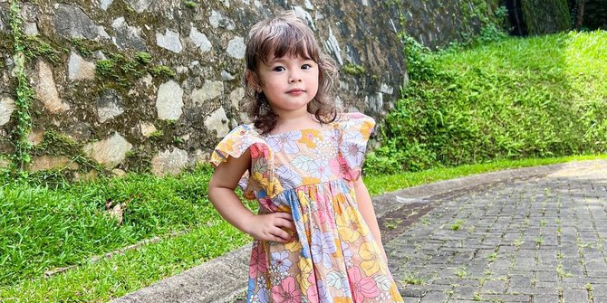 5 Potret Lucu Chloe Kini Menginjak 2 Tahun, Asmirandah Kaget Sang Anak 'Minta' Adik