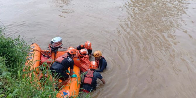Santri Terseret Arus di Sungai Cirebon Ditemukan Meninggal Dunia