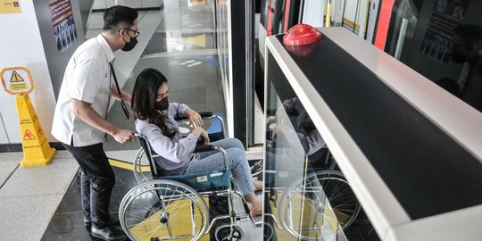 Layanan Ramah Disabilitas dan Anak di LRT Jakarta