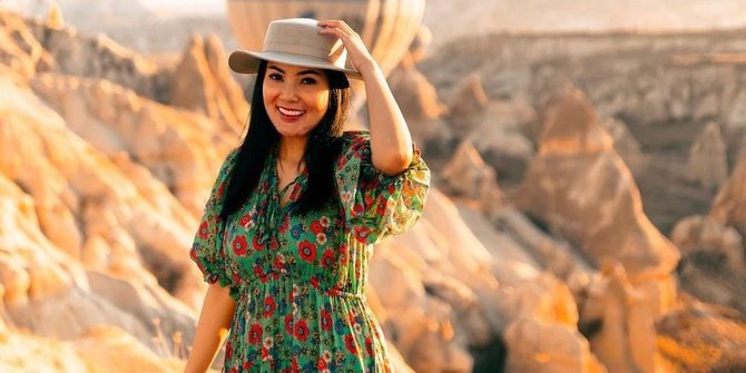 Potret Nindy Ayunda Disebut Selalu Cantik dan Menarik saat Liburan di Cappadocia