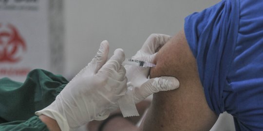 Warga Garut Mulai Disuntik Vaksin Booster Kedua Covid-19