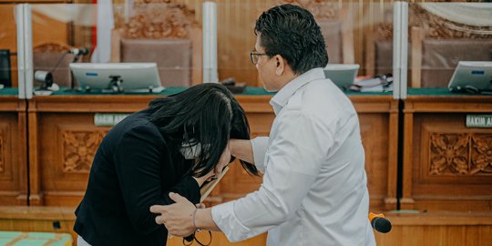 Baca Pleidoi, Putri Candrawathi Kenang Kisah Cinta & Kebanggaan jadi Istri Sambo