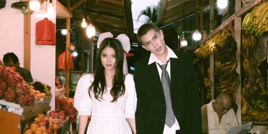 5 Potret Prewedding Julian Jacob dan Mirriam Eka di Pasar Tradisional, Curi Perhatian