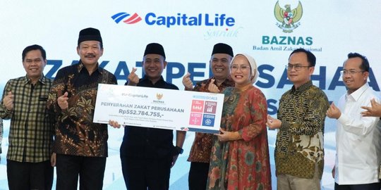 PT Capital Life Syariah Salurkan Zakat Perusahaan Senilai Rp552 Juta Melalui BAZNAS