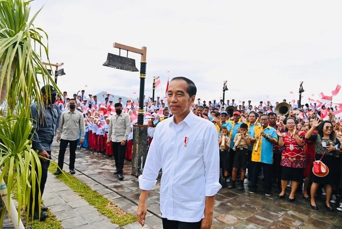 jokowi di pantai malalayang