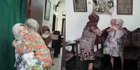 Viral Kisah Driver Ojol Bantu Nenek yang Hidup Sebatang Kara, Banjir Pujian