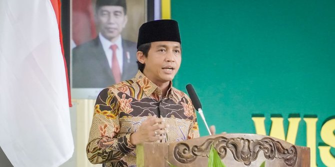 Wamen ATR/BPN Bagikan 26 Sertipikat, dari Ponpes hingga Pemakaman Umum di Cirebon