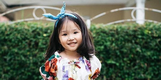 Thalia Anak Ruben Onsu Tampil Bak Model Cilik, Pakai Dress Motif Bunga Cantik Abis