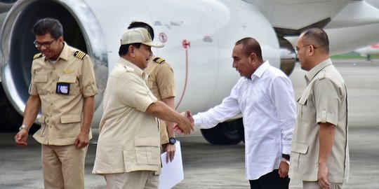 3 Potret Kunjungan Prabowo Subianto di Sumut, Cicipi Nikmatnya Roti Jala Khas Medan