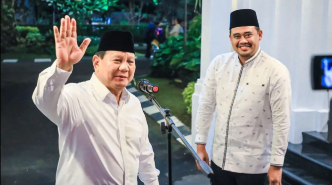 3 potret kunjungan prabowo subianto di sumut cicipi nikmatnya roti jala khas medan