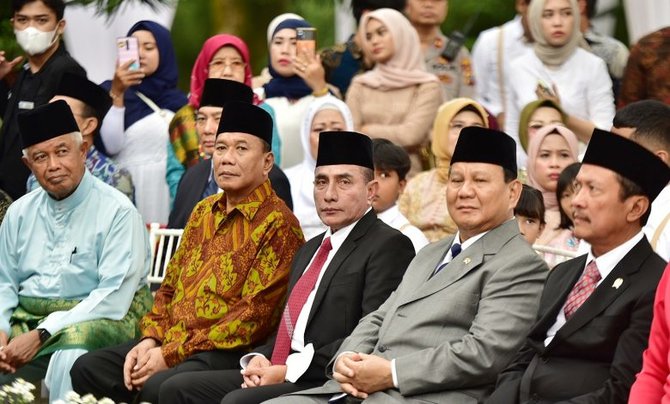 3 potret kunjungan prabowo subianto di sumut cicipi nikmatnya roti jala khas medan