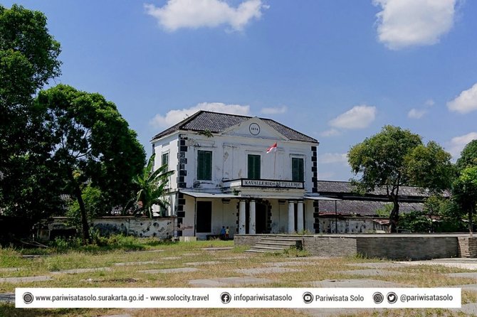 gedung kavaleri mangkunegaran