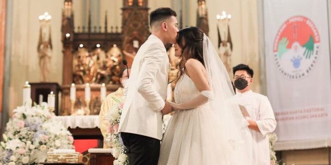 Resmi Jadi Suami Istri, Intip Perjalanan Cinta Julian Jacob dan Mirriam Eka