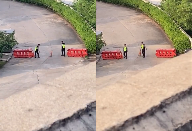 dua satpam ini main bottle flip pakai cone pembatas jalan tampak bahagia