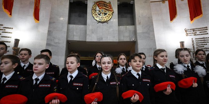 Potret Puluhan Remaja Gabung Tentara Pemuda Rusia
