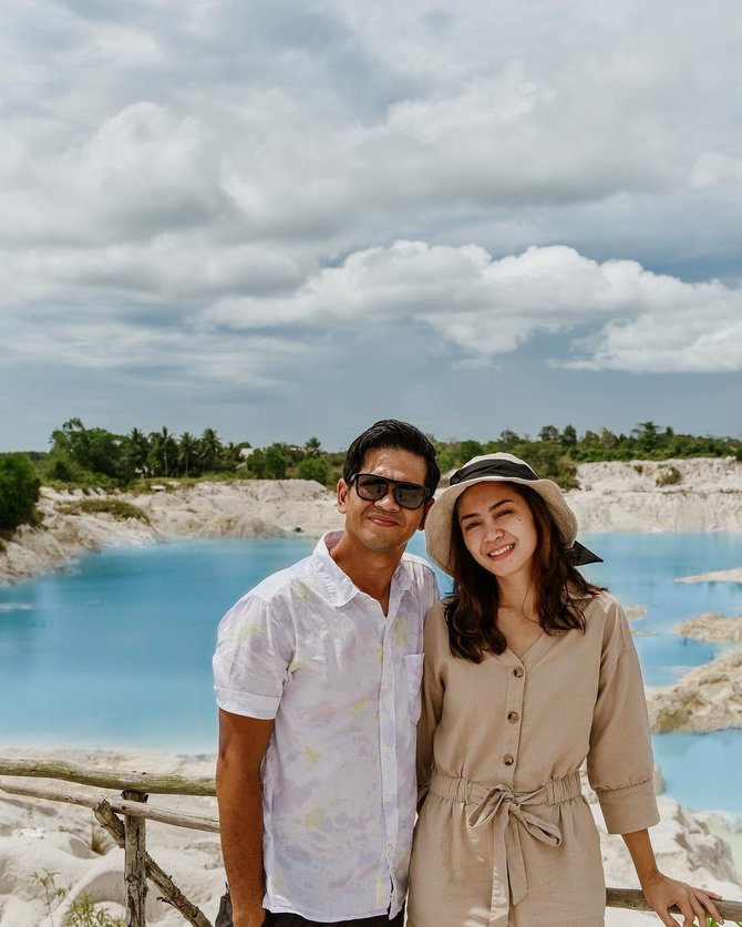 momen liburan surya insomnia dan istri di belitung