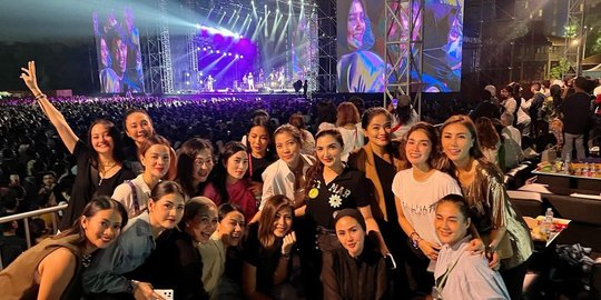 Titi Kamal Nonton Sheila On7 Bareng Cewek-Cewek Kece, Nafa Urbach 'Sebal'