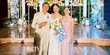 Potret Cantik Yuki Kato Hadiri Pernikahan Mikha Tambayong dan Deva Mahenra