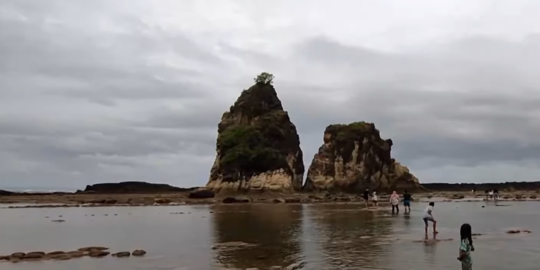 Sederet Daya Tarik Pantai Sawarna Lebak, Ada Pasir Putih dan Penginapan Murah