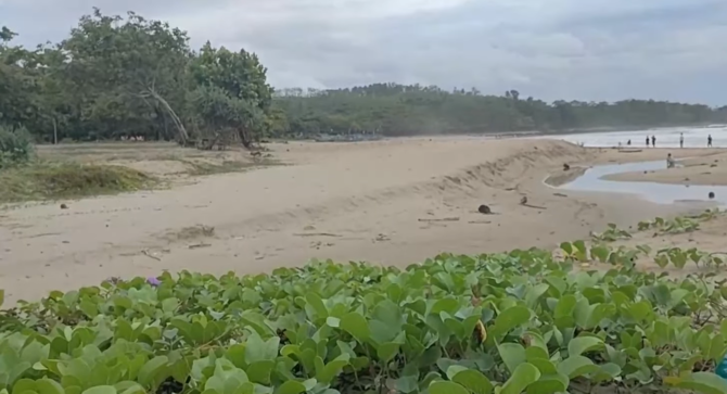 pantai sawarna lebak