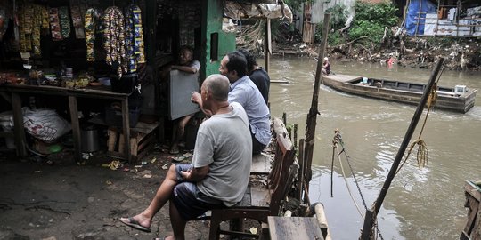 Potret Warga Bantaran Ciliwung Menanti Janji Normalisasi