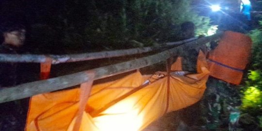 Jenazah Diduga Polisi Korban Jembatan Gantung Ditemukan