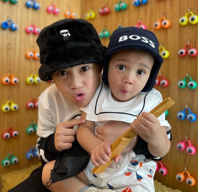 potret lucu rafathar amp rayyanza bak anak korea duo kakak adik yang gemas banget