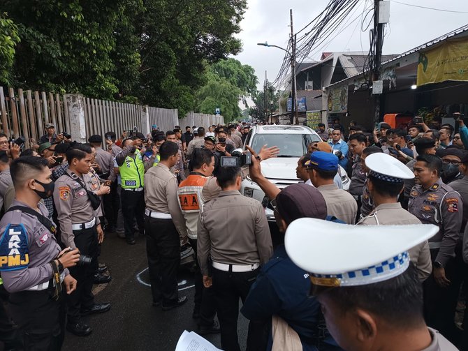 rekonstruksi purnawirawan polisi tabrak mahasiswa ui