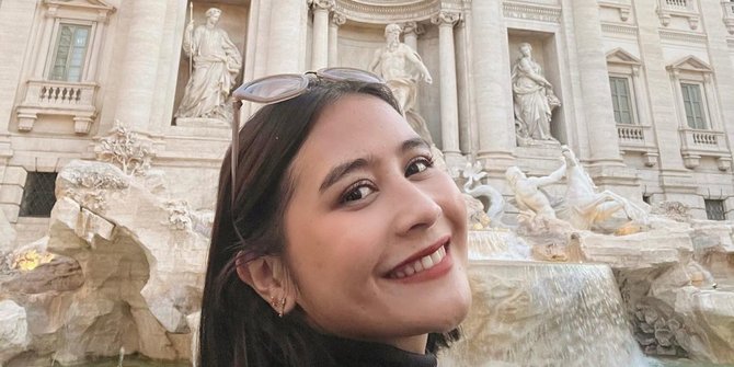 Potret Prilly Latuconsina Liburan di Roma Italia, Netizen 'Cantik Pake Banget'