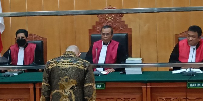 Teddy Minahasa Didakwa Lakukan Transaksi Narkoba & Perintahkan Ganti Sabu Pakai Tawas
