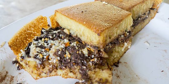 Cara Membuat Adonan Martabak Manis, Empuk Berongga Anti Gagal