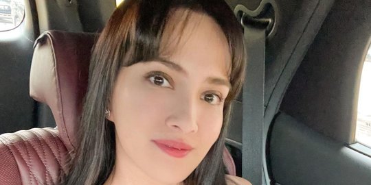 Cantiknya Shandy Aulia Pose di Dalam Mobil, Netizen 'Seperti Masih Gadis'
