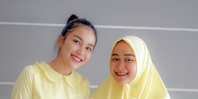 Syifa Adik Ayu Ting Ting Tampil Tanpa Hijab saat Liburan, Penampilannya jadi Omongan