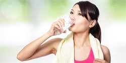 6 Manfaat Air Putih untuk Diet, Bantu Turunkan Berat Badan