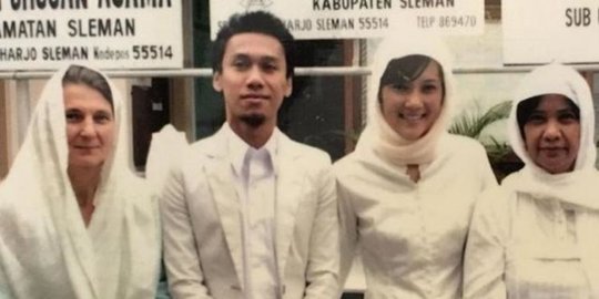 Deretan Potret Lawas Artis saat Nikah di KUA, Ada yang Maharnya Gitar Akustik