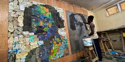 Kreativitas Seniman Nigeria Menyulap Sandal Bekas Jadi Karya Menakjubkan