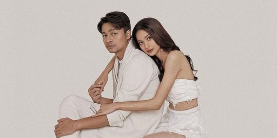 Akhirnya Dirilis, Ini 5 Potret Mesra Prewedding Mikha Tambayong dan Deva Mahenra