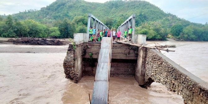 Diguyur Hujan Dua Hari, Jembatan Kapsali di Kupang Putus