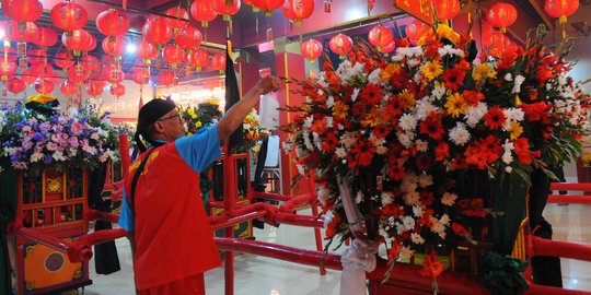 Semarak Persiapan Cap Go Meh di Klenteng Hok Lay Kiong