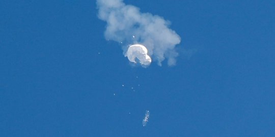 Momen Balon Mata-Mata China di Tembak Jatuh Jet Tempur AS