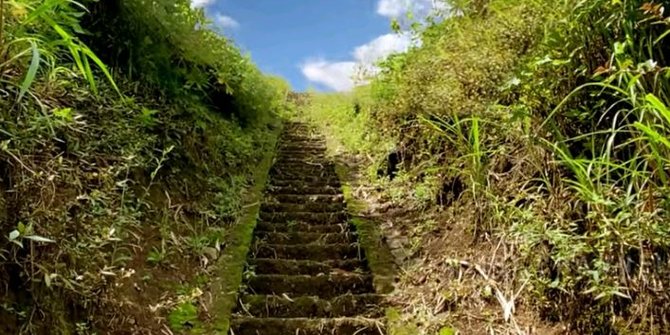 Menguak Misteri Watu Ambal, Tangga Kuno Berusia Ribuan Tahun di Lereng Gunung Sumbing