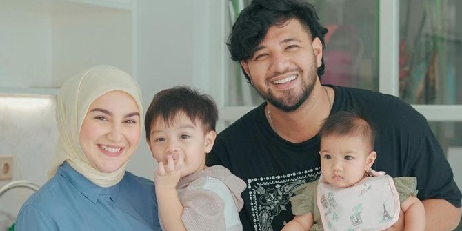 Momen Kebersamaan Baby Air dan Ara Anak Irish Bella, Gemasnya Kebangetan