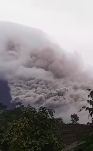 Gunung Semeru Pasca Erupsi, Masih Berstatus Siaga | Merdeka.com