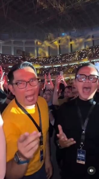 wajah glowing ridwan kamil saat nonton konser dewa 19