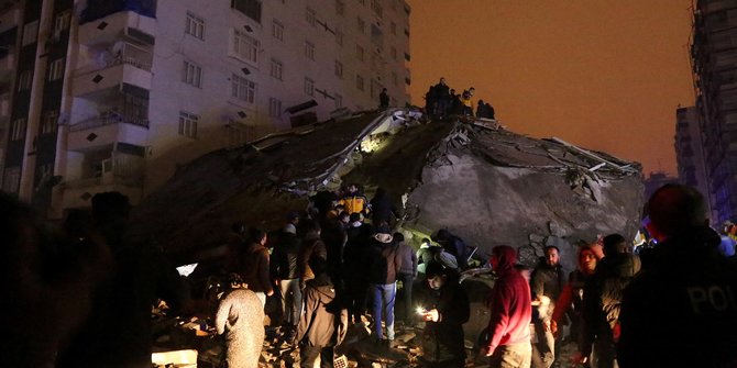 Guncangan 4 Menit, Gempa Turki Robohkan Bangunan di Saat Warga Masih Tertidur Lelap