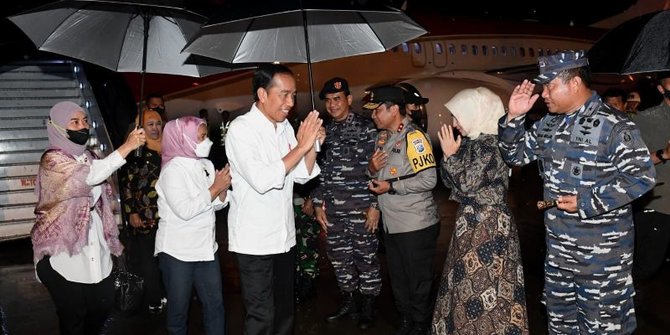 Presiden Jokowi dan Iriana Tiba di Sidoarjo untuk Hadiri Puncak Satu Abad NU